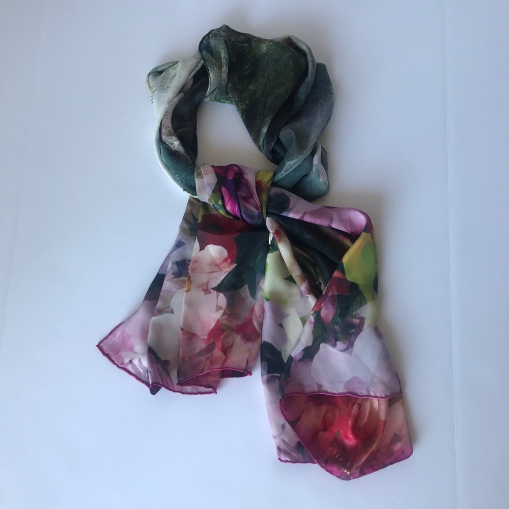 Ted Baker🧣Silk Floral Scarf🧣